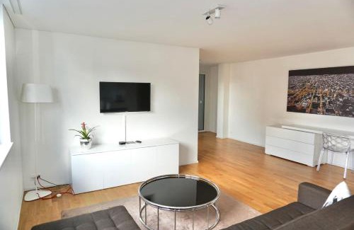 Oerlikon Apartamento | Balcony Suite in Central Zurich SH2,4R