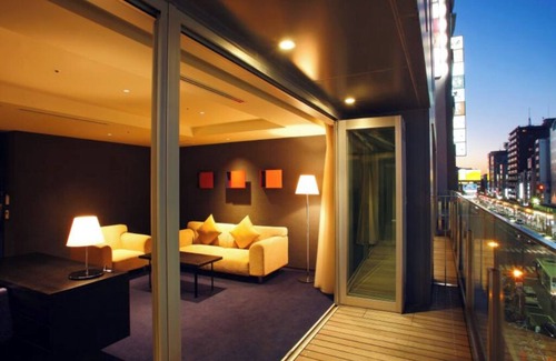 Nishiasakusa Hotel | Balcony Twin Suite hotel in beautiful Taito City with WiFi, AC, fitness room