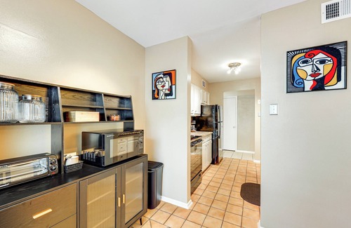 North San Antonio - SAT Condominio | Balcony, Walk to Hospital: Condo in San Antonio
