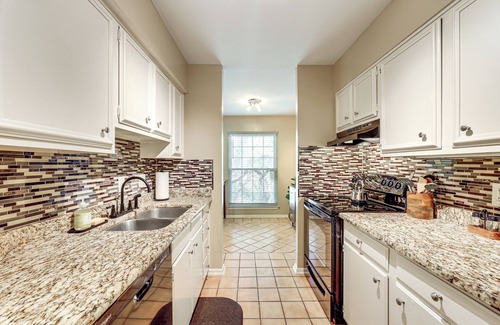 North San Antonio - SAT Condominio | Balcony, Walk to Hospital: Condo in San Antonio