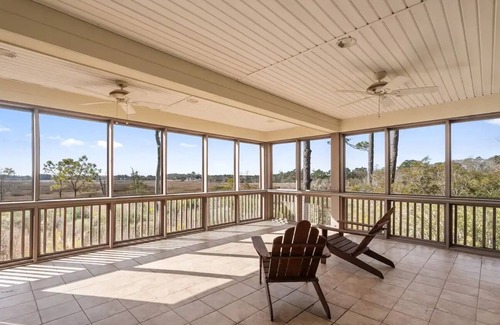 St. James Casa | Bald Head on the Mainland - Beach Club Pool - Pets OK - St James