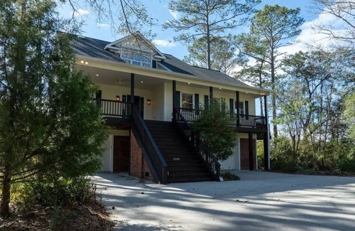 St. James Casa | Bald Head on the Mainland - Beach Club Pool - Pets OK - St James