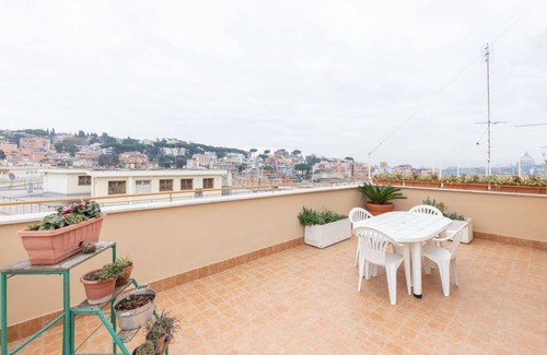 Trionfale Apartamento | Balduina Sunny Penthouse with Terrace