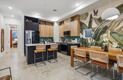 Southeast Houston Casa | Bali in Houston-Unit A,4BR/4Bath