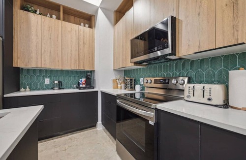Southeast Houston Casa | Bali in Houston-Unit A,4BR/4Bath