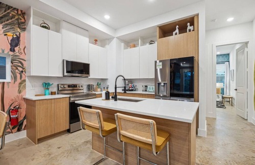 Southeast Houston Casa | Bali in Houston-Unit B,4BR/4Bath