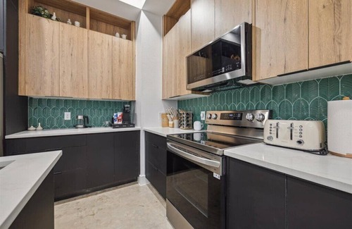Southeast Houston Casa | Bali in Houston-Unit B,4BR/4Bath