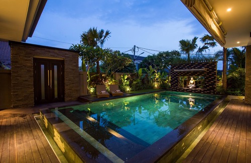 Taman Griya Villa | Bali Villa privada zona de Sunset Beach Jimbaran