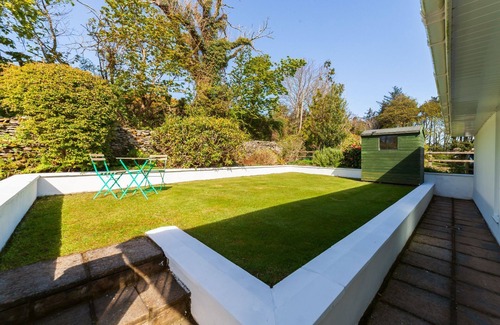 Maughold Cabaña | Ballajora Cottage - a holiday cottage that sleeps 4 guests in 3 bedrooms