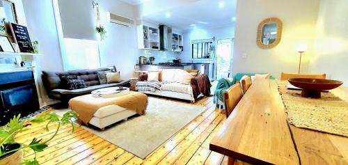 Golden Point Casa | Ballarat Holiday Homes - Grant Street Cottage - Natural, Boho, Coastal Vibe - 2 kms from Sovereign Hill - Sleeps 1 to 6