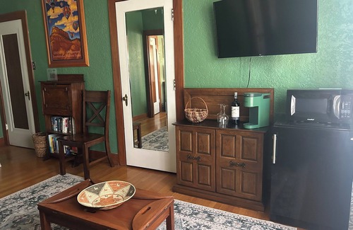 Silver Hill Apartamento | Balloon Fiesta Ready! Private, Quiet Garden Suite - 8 miles to the park!