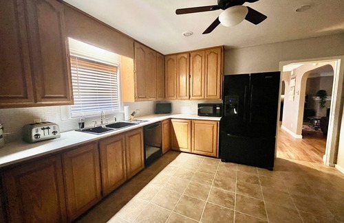 Los Ranchos de Albuquerque Casa | Enchanting Balloon Fiesta Views! 3BR/3BA House+Bonus Room. 1-Acre Lot. Sleeps 8