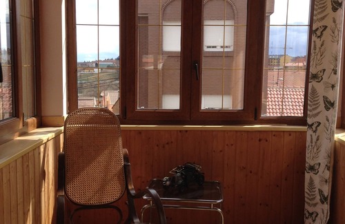 Carbajal de la Legua Apartamento | Boleta. A 5 minutos de León , casa con jardín.