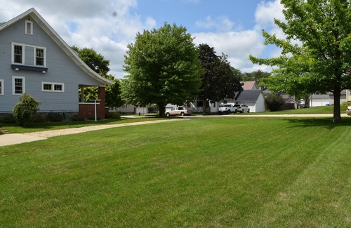 Dyersville Casa | Ballpark Bungalow in Dyersville, Iowa