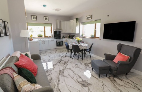 Manorhamilton Cabaña | BALLYBOY VIEW, family friendly in Manorhamilton, County Leitrim