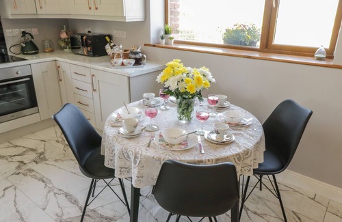 Manorhamilton Cabaña | BALLYBOY VIEW, family friendly in Manorhamilton, County Leitrim
