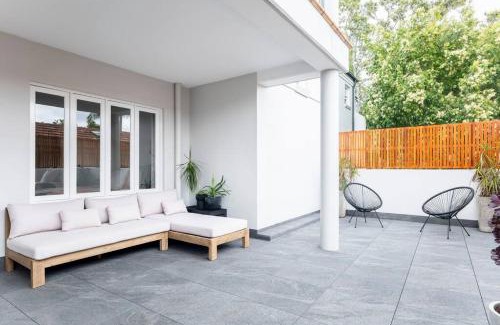 Balmain Apartamento | Balmain Designer 1 Bedroom Apartment with Parking