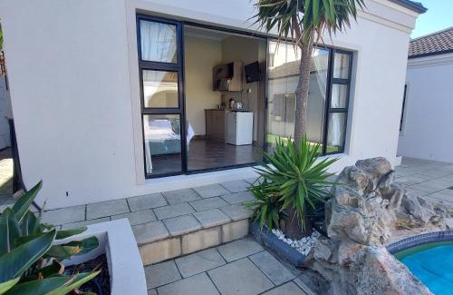 West Beach Casa | Balmoral Cottage, West Beach