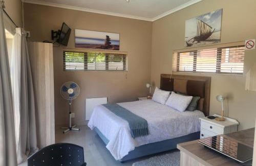 West Beach Casa | Balmoral Cottage, West Beach