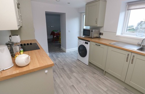 Pendine Casa | BALMORAL, family friendly, country holiday cottage in Pendine