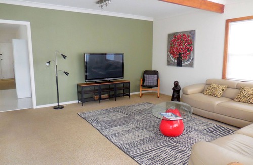 Burrill Lake Casa | Balmoral is a comfortable and spacious 2 bedroom cottage at Burrill Lake