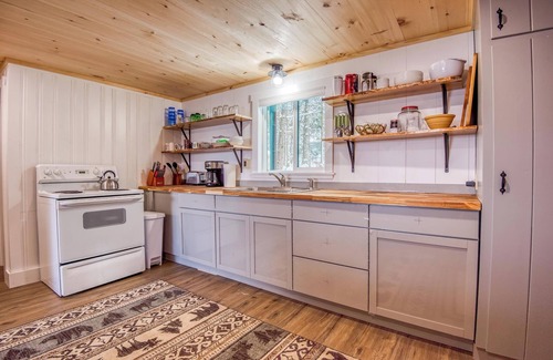 Rangeley Plantation Cabaña | Balsam Breeze - cozy cottage on Mooselookmegunic!