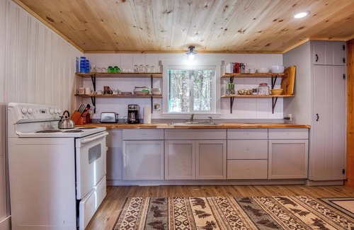 Rangeley Plantation Cabaña | Balsam Breeze - cozy cottage on Mooselookmegunic!