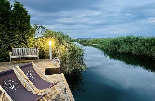 Swinoujscie Complejo | Baltic Waterfront Yacht House - PRIVATE Garden & Watersports Included