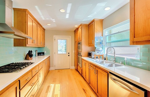 Beach Barber Tract Casa | Bamboo Hideaway