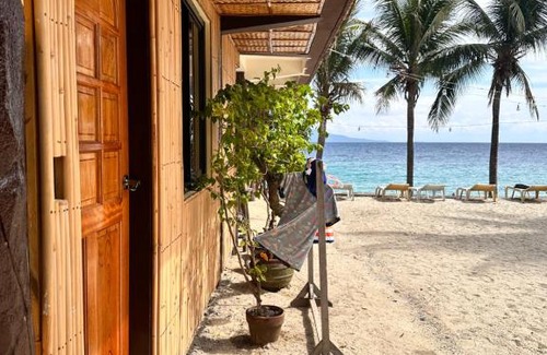 Puerto Galera Hotel | Bamboo House Beach Lodge & Restaurant