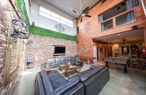 Logan Heights Casa | Bamboo Loft 6BR, 24 guests