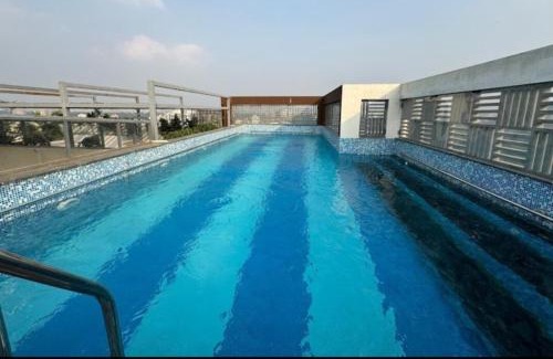 Baner Apartamento | Bamboo Stays 3bhk with Skylounge & pool