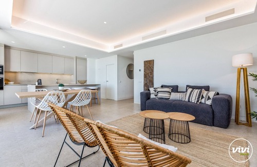 Torremolinos Apartamento | Bambu - Frente al mar | Piscina