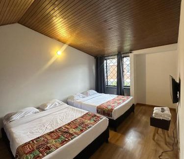 Barrios Unidos Casa | Bamuka Hostal