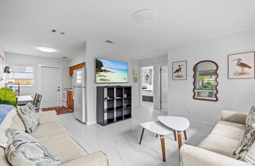 Clearwater Beach Cabaña | BANANA BREEZE COTTAGE. Steps away from the beach Heated pool.