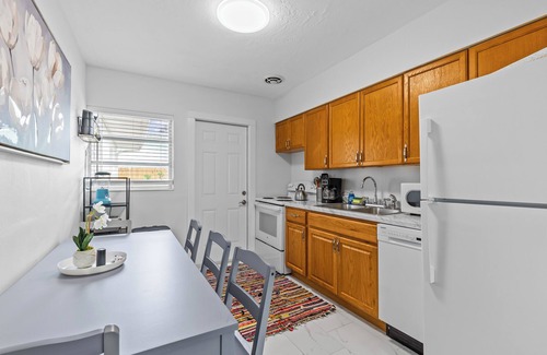 Clearwater Beach Cabaña | BANANA BREEZE COTTAGE. Steps away from the beach Heated pool.