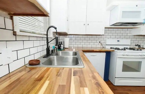 Broadmoor Casa | Banana Cabana- Entire 3 bedroom and 1 bath!