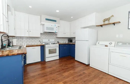Broadmoor Casa | Banana Cabana- Entire 3 bedroom and 1 bath!