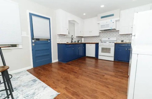 Broadmoor Casa | Banana Cabana- Entire 3 bedroom and 1 bath!