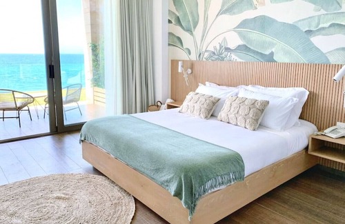 Kfardebian Casa | Banana Leaf: Beachfront Exotic Room in Batroun