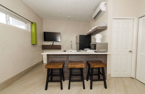 San Pedro Hotel | Bananas On The Beach