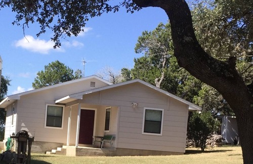 Pipe Creek Casa | Bandera/Pipe Creek House on Medina River-Large Deck with beautiful view