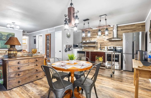 Bandera Apartamento | Bandera Salt Block - The Rustic 1