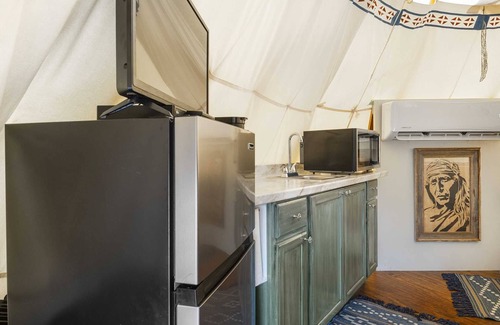 Bandera Cabina | Bandera Stronghold Retreat