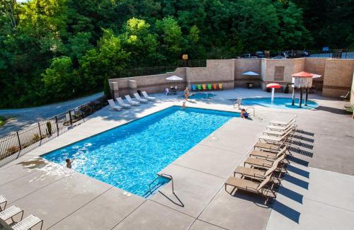 Sevierville Casa | Bandit Lodge BRAND NEW CABIN w Pool