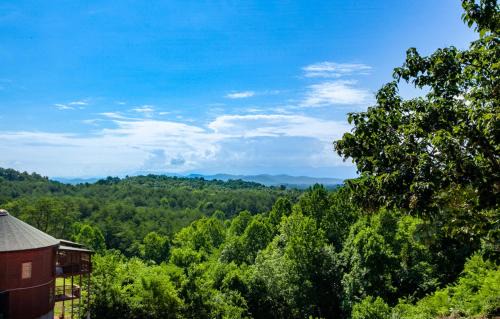 Sevierville Casa | Bandit Lodge BRAND NEW CABIN w Pool
