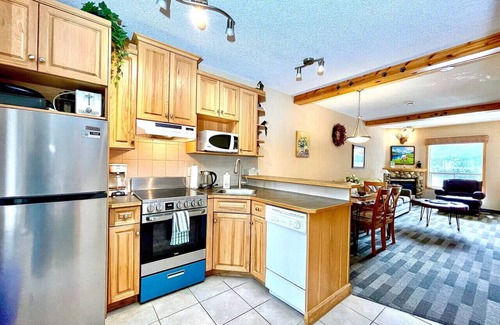 Harvie Heights Casa | Banff wood lodge- Mtnview/Chalet townhouse/7ppl