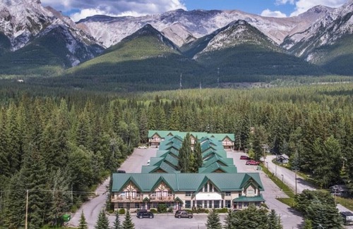 Harvie Heights Casa | Banff wood lodge- Mtnview/Chalet townhouse/7ppl