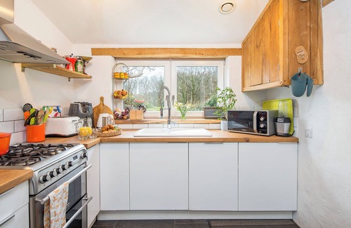 Angle Casa | Bangeston Barn, Holiday Home Angle, Sleeps 6, 3 bedrooms, bathrooms