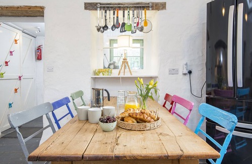 Angle Casa | Bangeston Farmhouse, Holiday Home Angle, Sleeps 11, 4 bedrooms, bathrooms